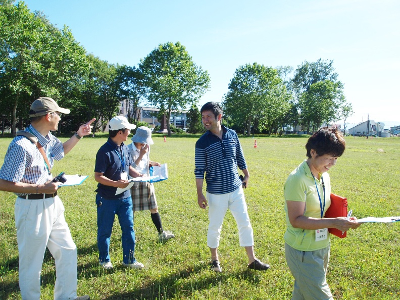 山崎亮(右二)相信，與土地、與人建立深度連結，才能將社區打造為韌性十足的搖籃，孕育永續生命力。(圖片提供：山崎亮)