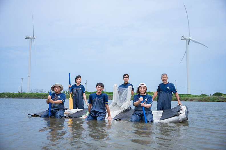 陳美伶強調全齡共創的重要性。如彰化王功漁港「海洋食研」基地，即是老中青協力，改造已近荒廢的王功漁港漁貨直銷中心，將在地風土轉化為永續食魚教育基地，成為地方的新活力。(圖片提供：彰化縣政府)